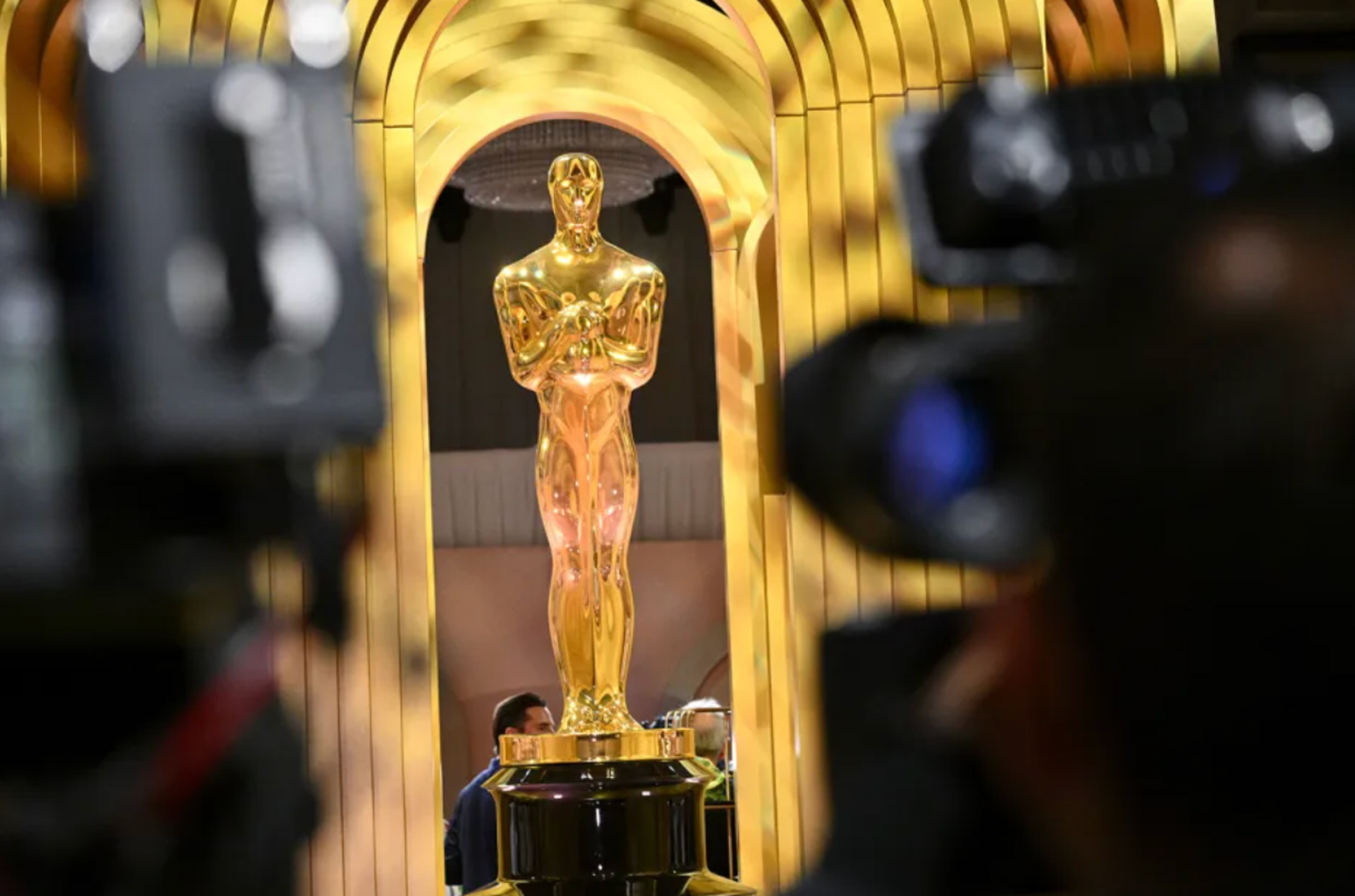 Oscar Statue
