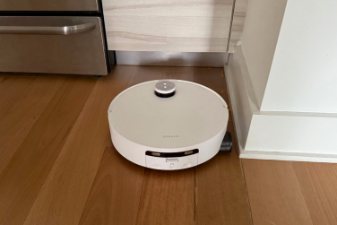 Dreame Aqua10 Ultra Roller robot vacuum mopping near wall edge